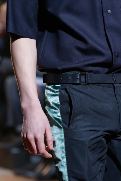 Look 25